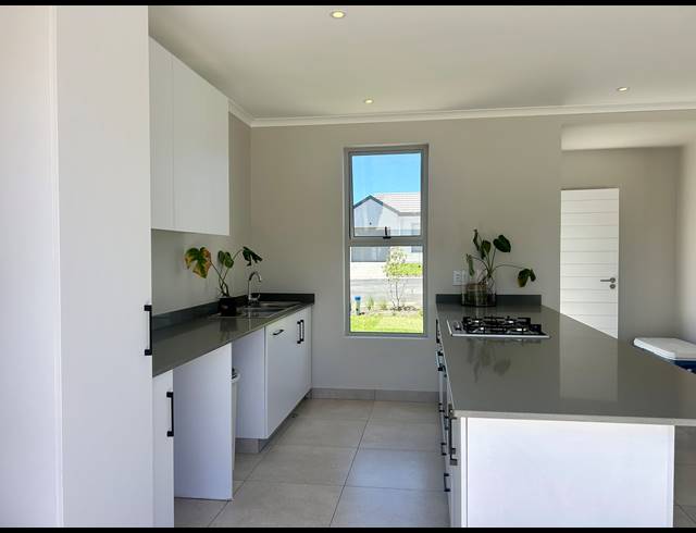 2 BEDROOM SIMPLEX FOR SALE IN SHEFFIELD BEACH